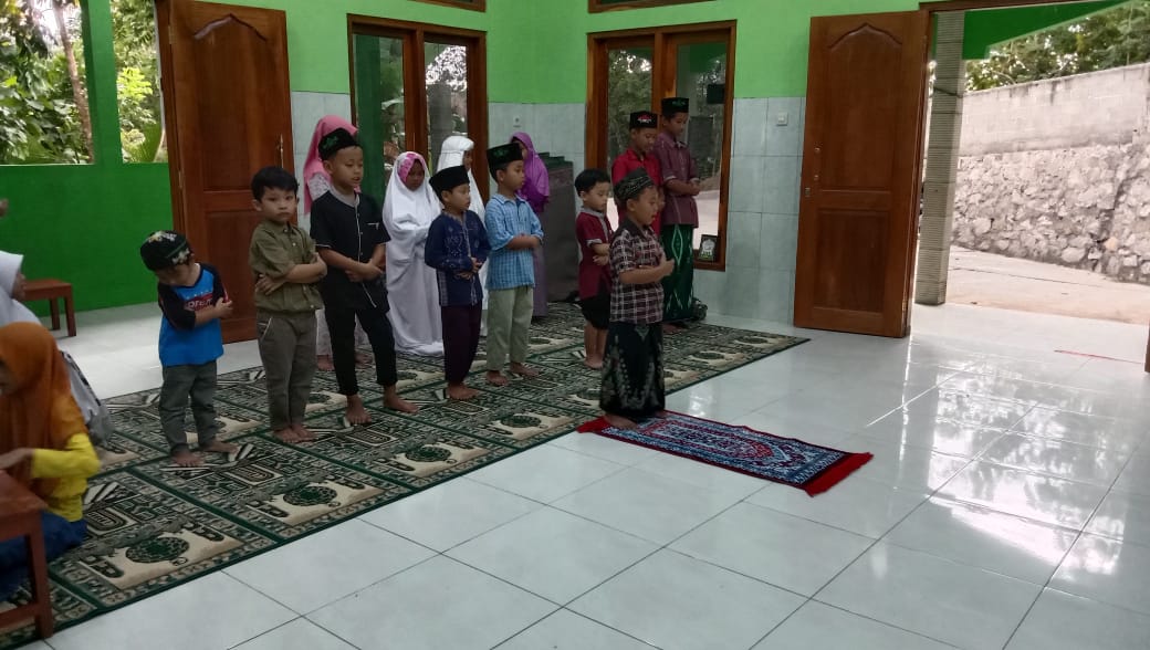 Warna-Warni Kegiatan TPA di Mushola Al Bayan Gunung Rego